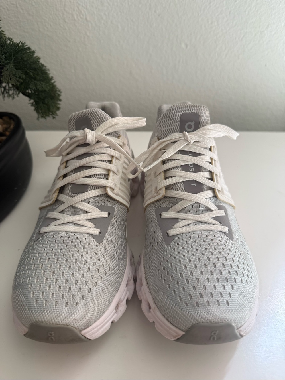 On running cloudswift Women size 8.5 Light Gray and White Cloud Running Shoe - Picture 3 of 10